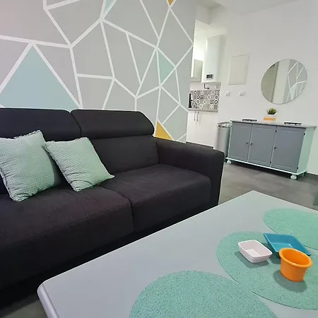 Renove En Bordure De Foret Avec Balcon Privatif - Mont-saint-martin - Fr-1-584-377 Appartamento